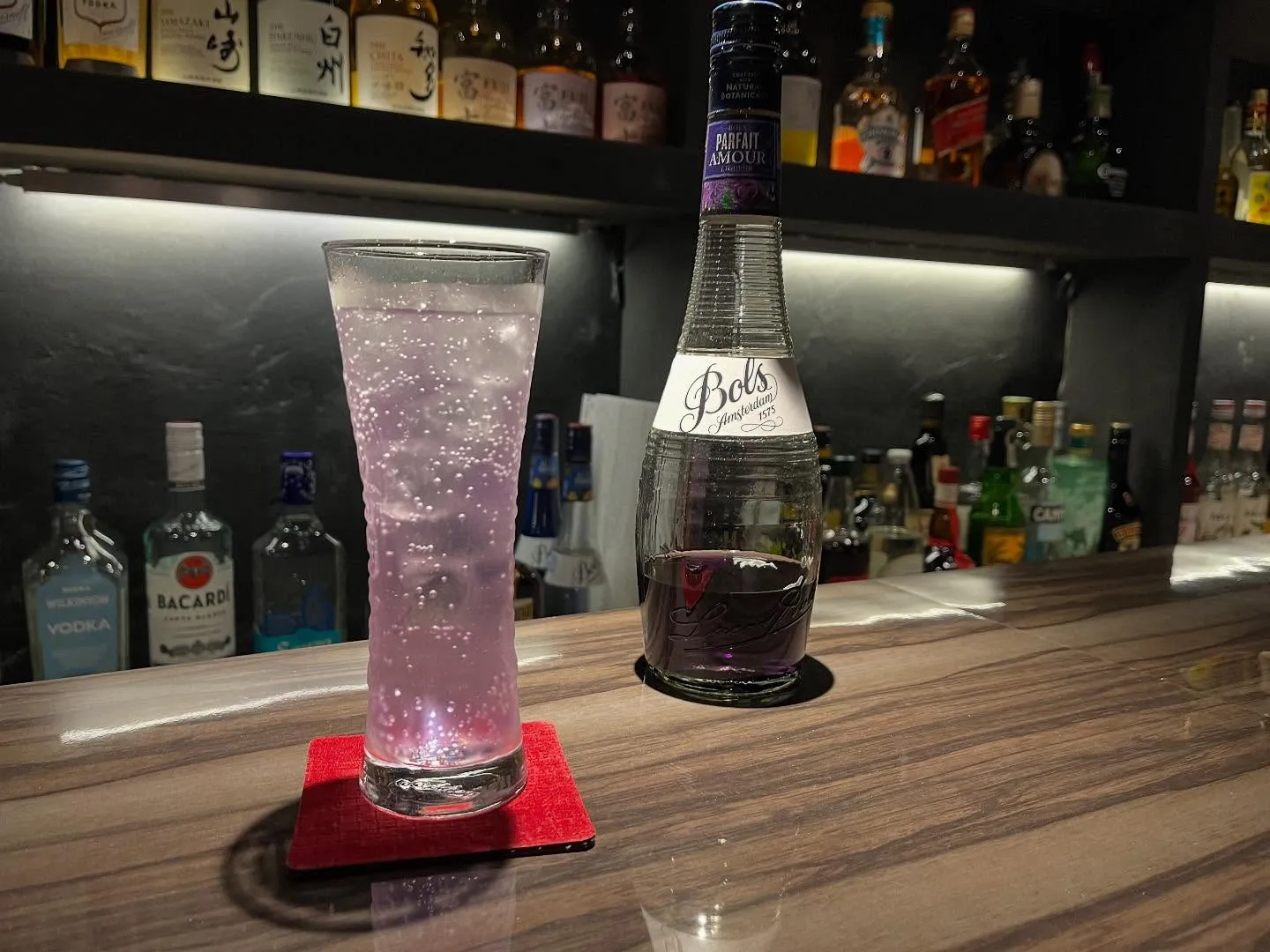 「バイオレット・フィズ」