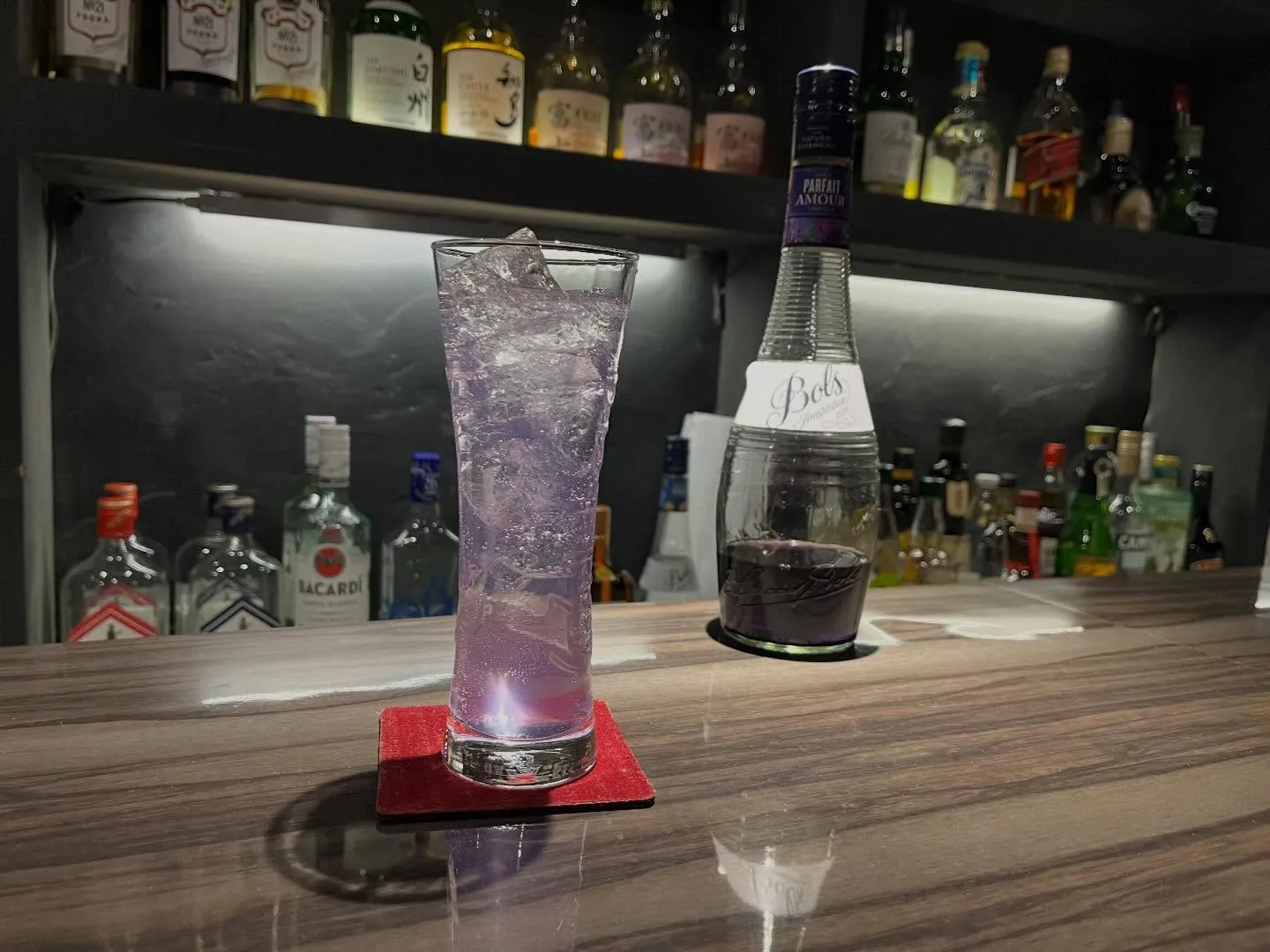 「バイオレット・フィズ」